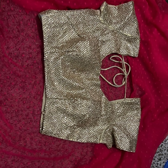 Indian blouse in gold - Picture 1 of 7